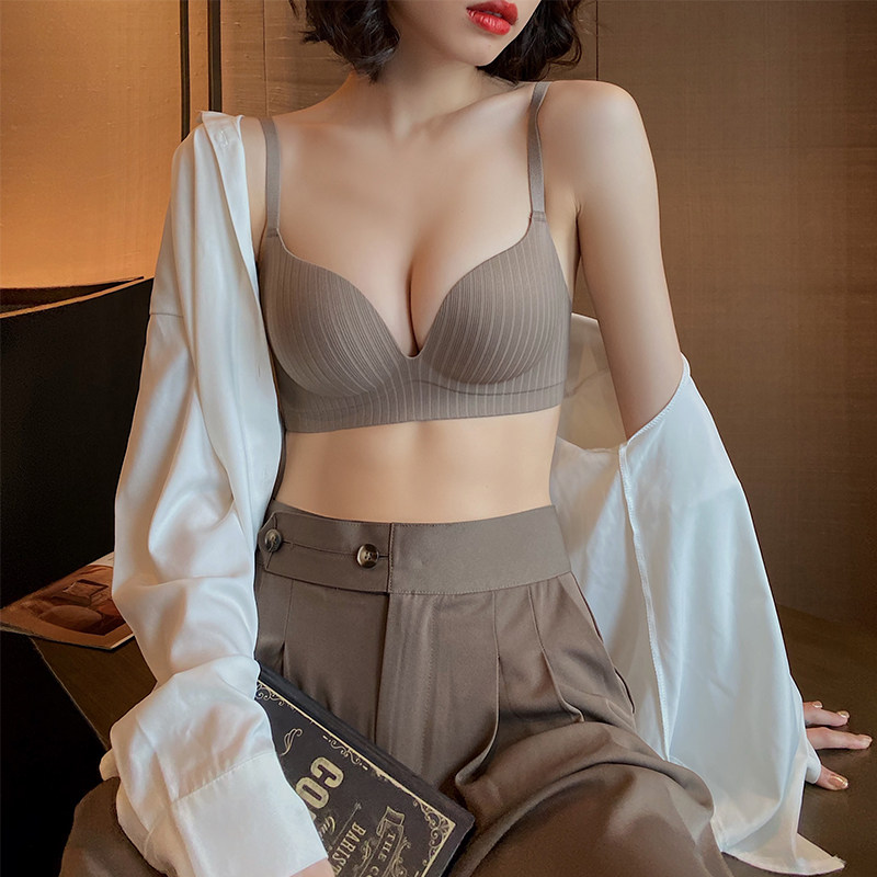 无痕聚拢内衣女小胸显大收副乳防下垂舒适无钢圈平胸专用文胸套装