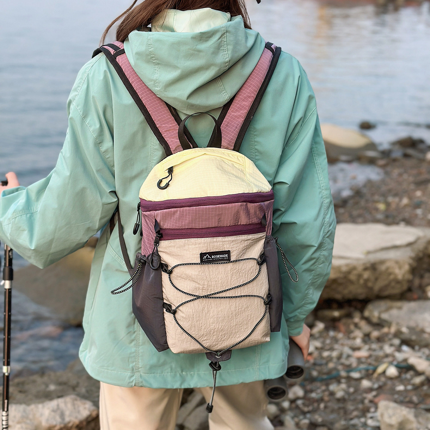 品牌同款户外轻量化徒步登山包10L男女双肩包旅行电脑包学生书包