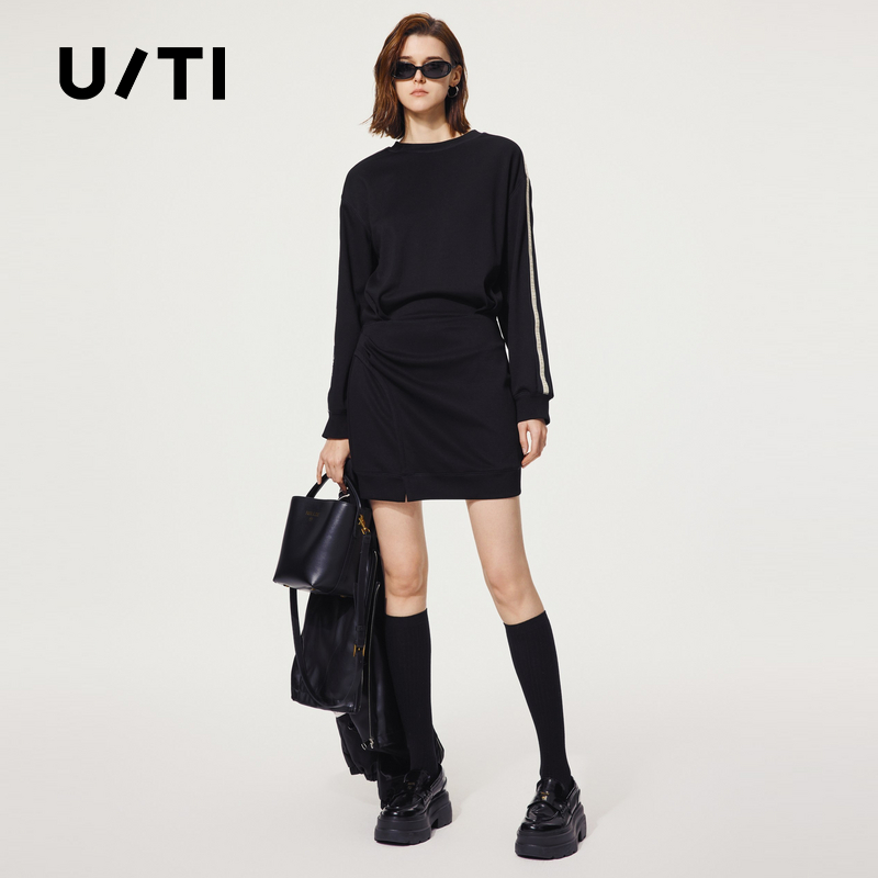 U/TI黑色拼条运动感连衣裙女百搭简约收腰卫衣裙尤缇时尚秋季新款