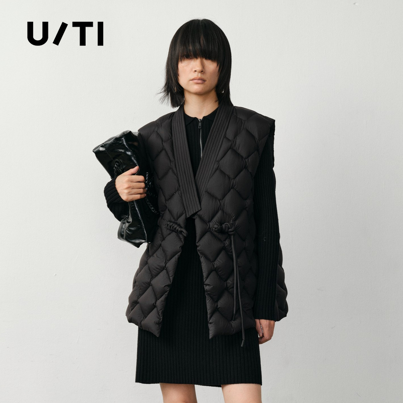 U/TI新中式盘扣羽绒服女设计感保暖云感蓬松马甲尤缇2025冬季新款