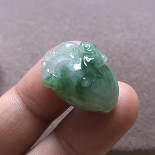 缅甸玉石A货翡翠玉雕玉器文玩老坑冰糯种飘绿饱满小桃子挂件吊坠