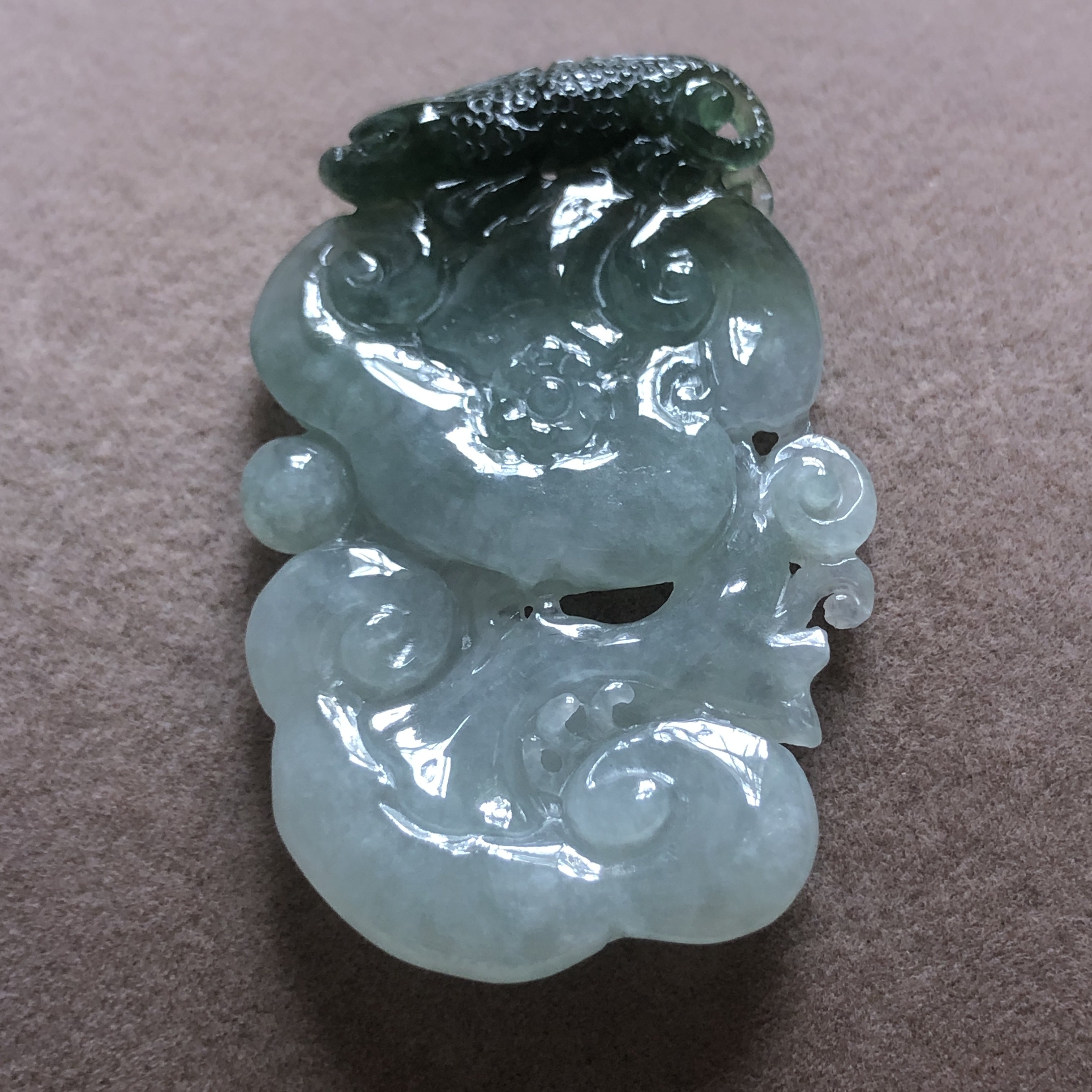 缅甸玉石A货翡翠玉雕文玩冰糯种俏色巧雕蜥蜴灵芝如意挂件吊坠