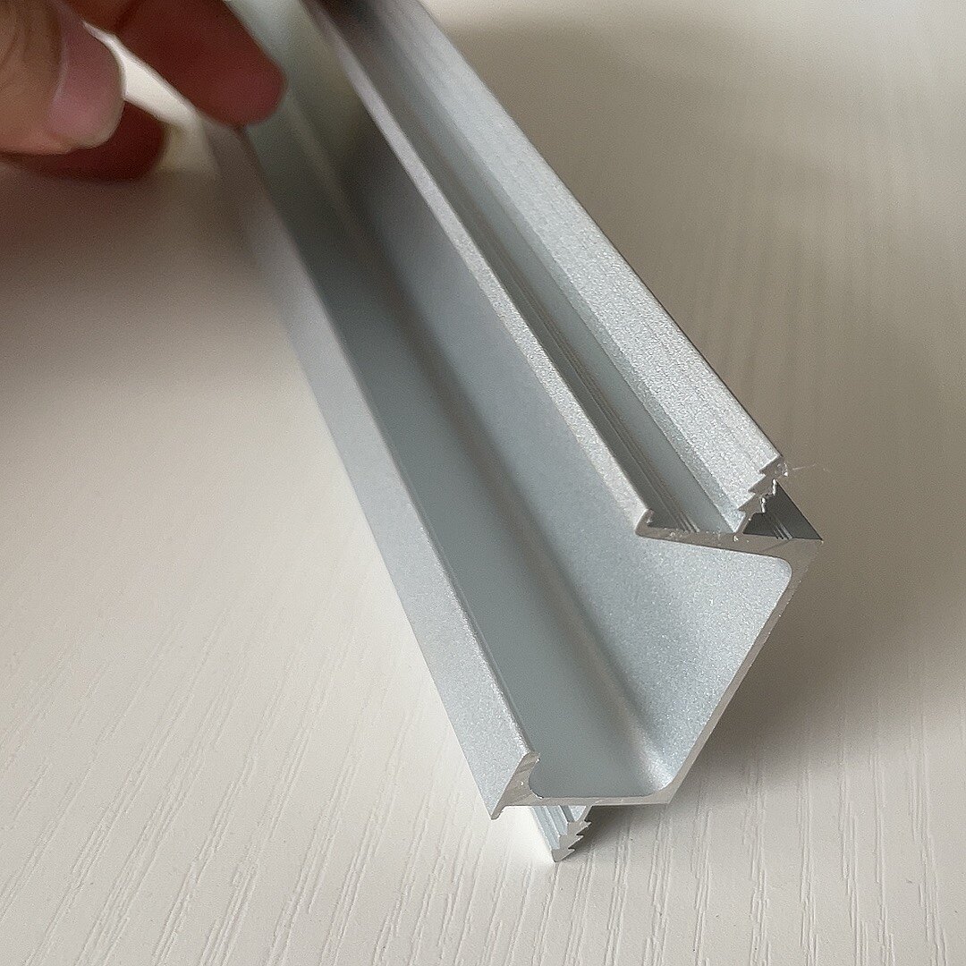 双向g型嵌装门板拉手3米银色