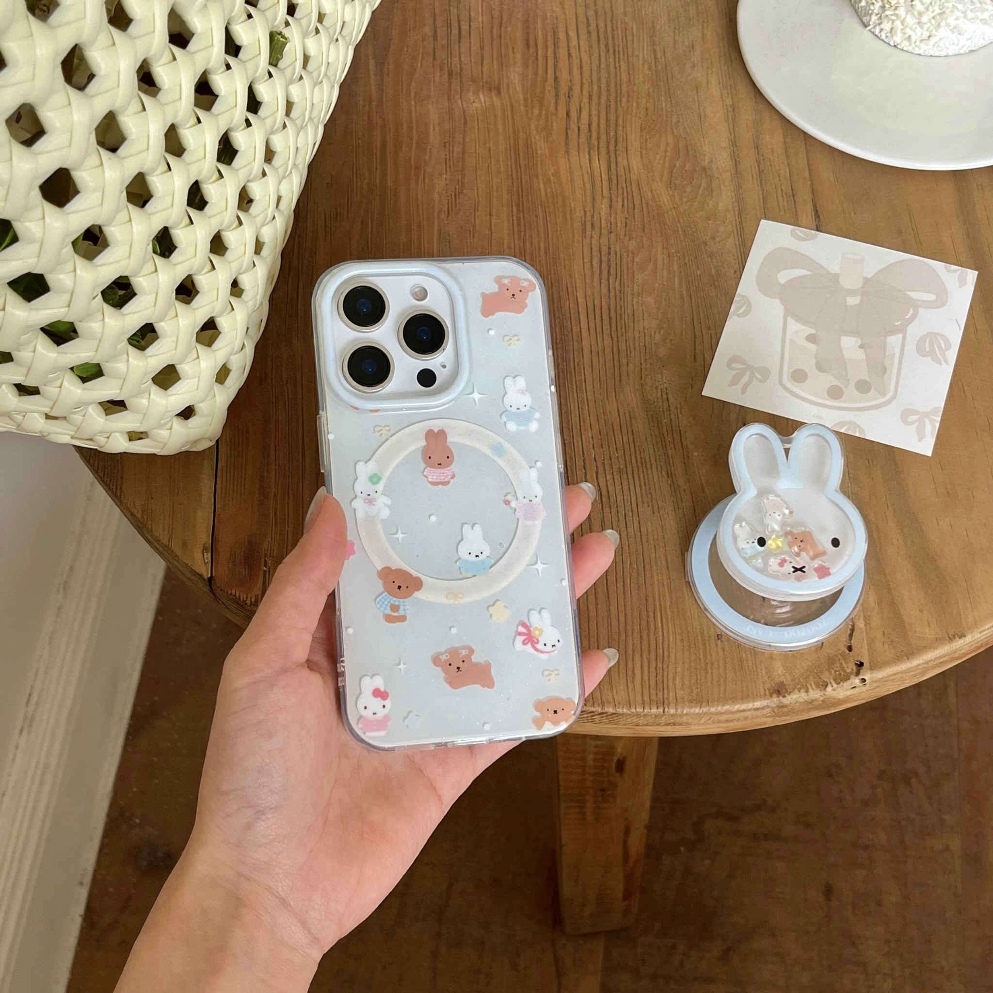 可爱软萌卡通小熊摇摇乐兔子适用iPhone16手机壳新款苹果15promax全包磁吸14硬壳13女款12保护套16pro不撞款