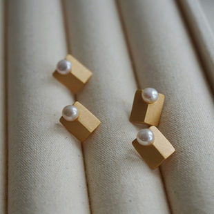欧美小众几何立体三角形珍珠耳钉 S925纯银通勤百搭时尚银饰耳环
