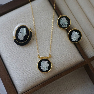 法式复古黑玛瑙白贝圆牌项链 S925纯银雅典娜人像卡梅奥毛衣链女