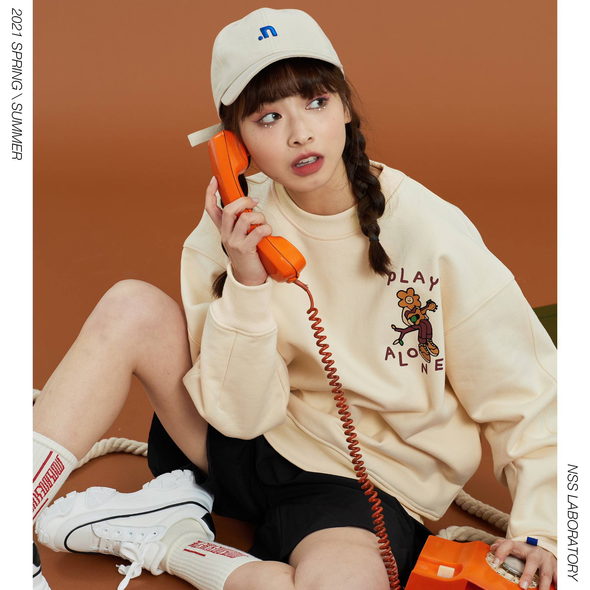 米色卡通图案套头长袖卫衣