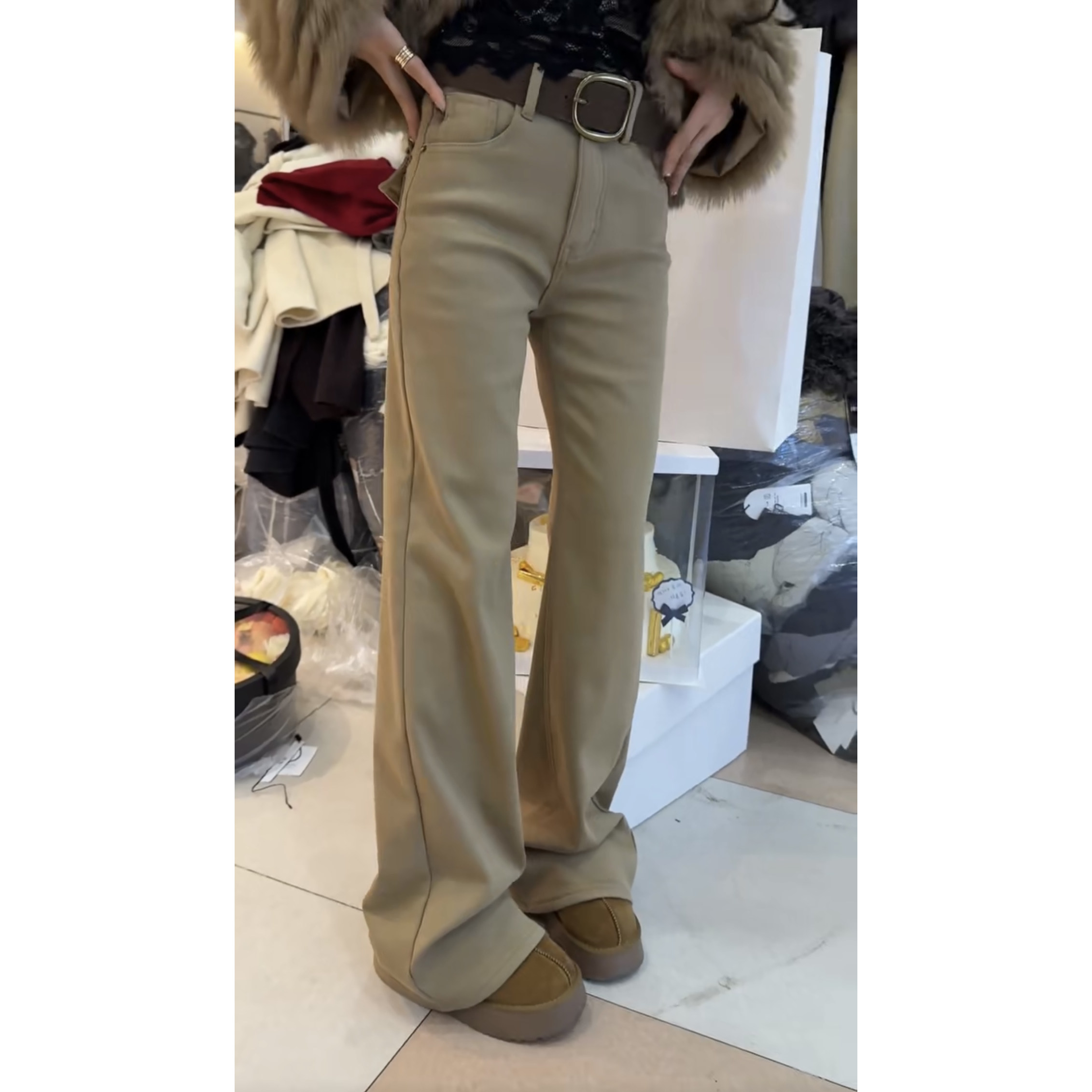 韩国东大门2025冬季新款洋气高腰百搭显瘦加厚绒配腰带微喇牛仔裤