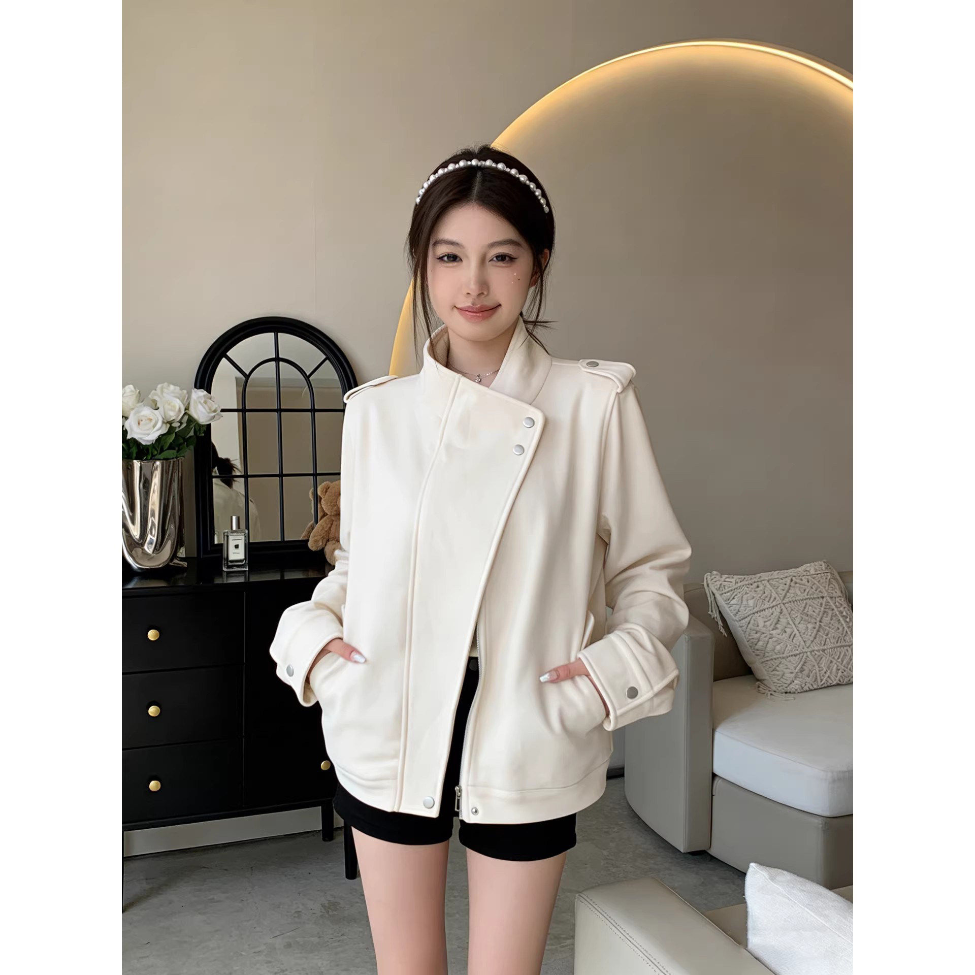 米白色正肩高级廓形设计感麂皮外套女春季新款韩系机车风宽松夹克