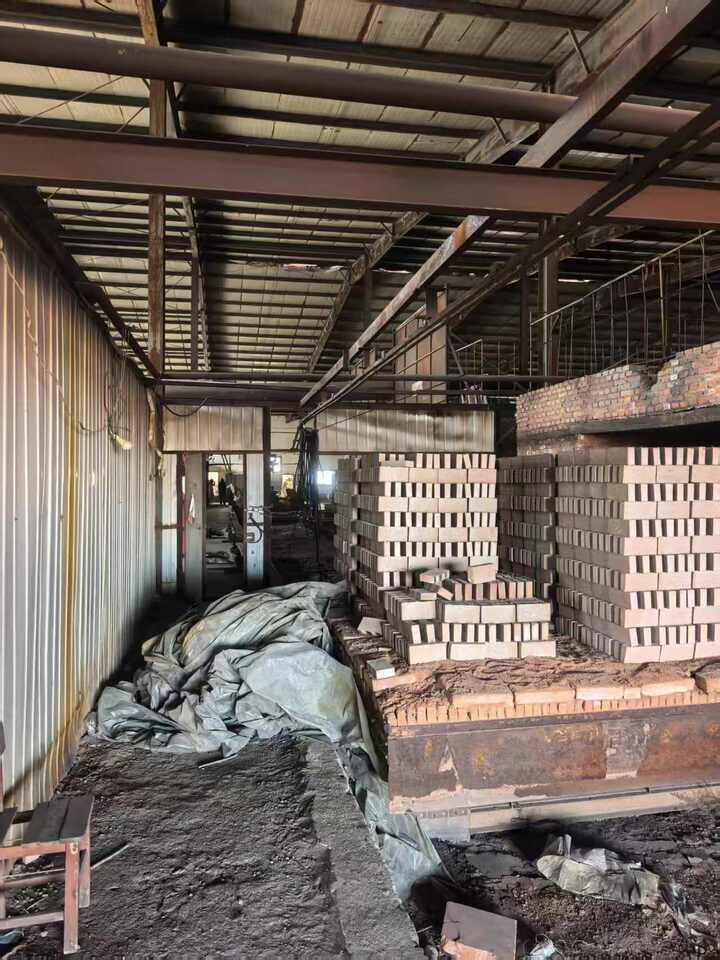 3月7日双鸭山集贤镇洪仁街房屋及红砖加工等设备网络拍卖公告