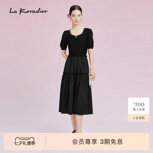 La Koradior拉珂蒂时尚春季新款法式钉珠小黑裙方领气质连衣裙女