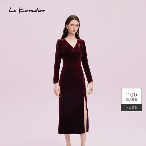 【丝绒】La Koradior拉珂蒂时尚减龄秋新款法式V领烫钻修身连衣裙