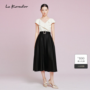 Koradior拉珂蒂显瘦2025夏叠襟交叉V领奢雅连衣裙 精致社交