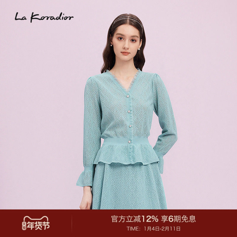 Lakoradior拉珂蒂商场同款春季新款浅蓝针织上衣女V领荷叶边优雅,女装/女士精品,毛针织衫,淘宝优惠券,粉丝福利购,淘宝优惠卷