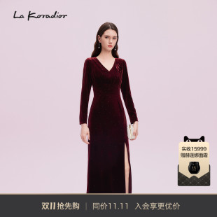 Koradior拉珂蒂时尚 减龄秋新款 法式 连衣裙 V领烫钻修身 丝绒