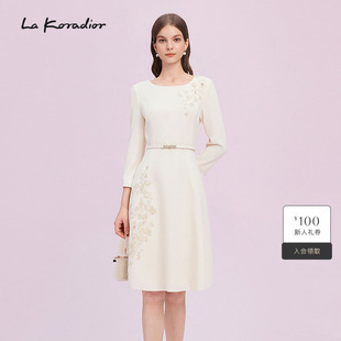 新款 通勤时尚 气质圆领肌理刺绣礼服连衣裙 Koradior拉珂蒂修身