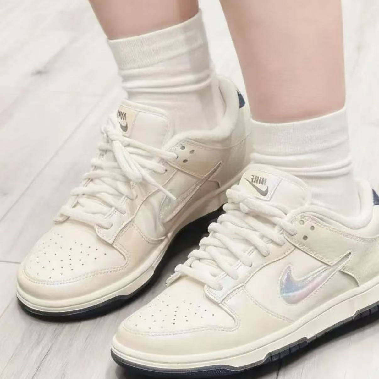 Nik耐克女浅粉白蓝马卡龙板鞋