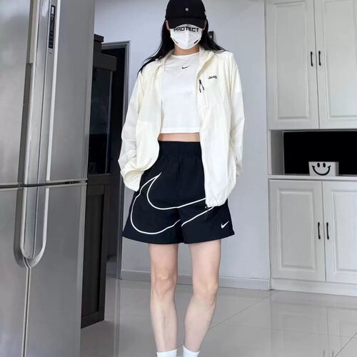 Nike耐克女夏季修身速干透气短裤