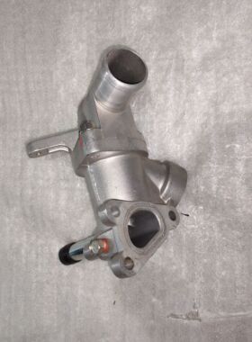 CS10节温器总成节温器座总成节温器支架拆新发动机进出水管底座