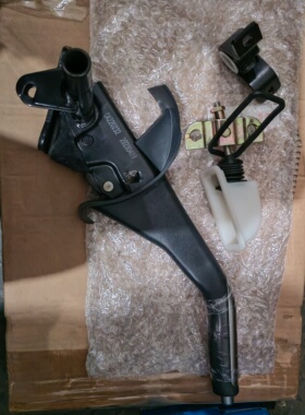 适配于长丰猎豹Q6手刹把6470驻车手刹V31V33手刹拉杆原厂