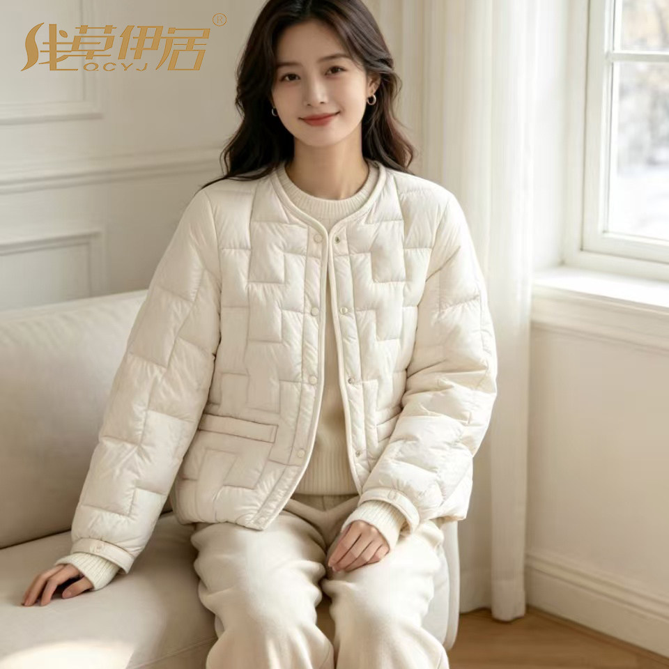 新款圆领轻薄柔软羽绒服女短款