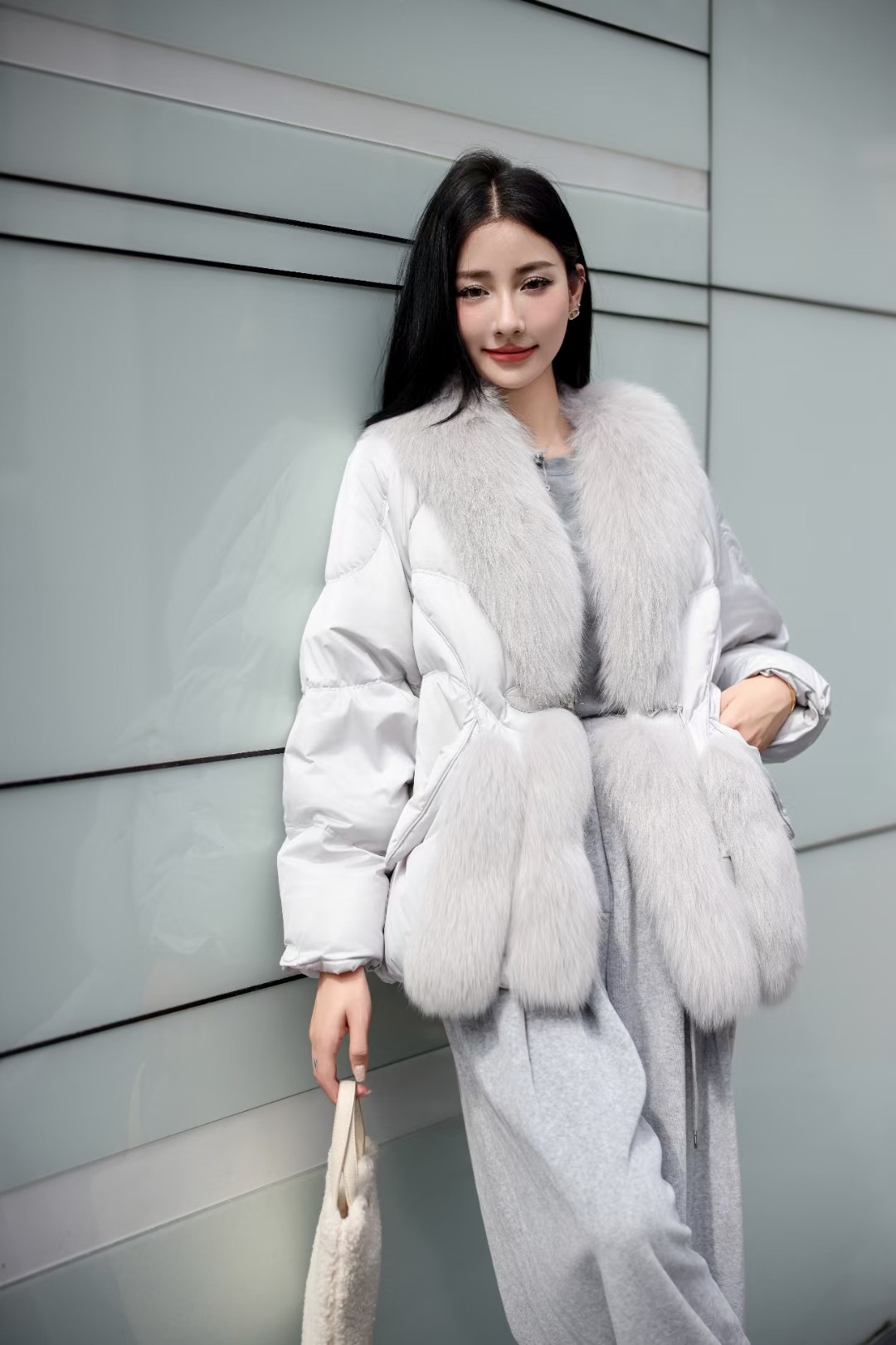 2025新款高端狐狸毛皮草外套女白鹅羽绒服年轻海宁中款显瘦冬大衣