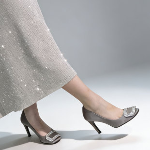 水钻方扣圆头浅口绸缎单鞋 Right RV高跟鞋 王漫妮明星同款 女 Video