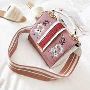 潮韩新款刺绣小方包女包2017秋冬时尚宽肩带斜挎包撞色手提单肩包