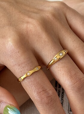 MAGICBOXACC欧美精致金色星芒镶钻波浪钛钢戒指时尚百搭叠戴指环