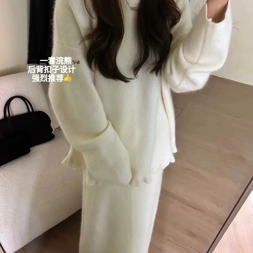 法式温柔圆领宽松花边浣熊绒毛衣