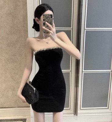 名媛性感一字领露肩水钻抹胸包臀