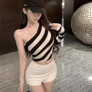 黑白撞色条纹辣妹斜肩长袖t恤女秋季露脐修身短款针织打底衫上衣