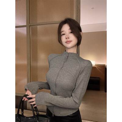 灰色半高领鱼骨收腰长袖T恤女
