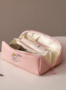 化妆包女2026新款便携式旅行中号化妆品口红粉笔刷韩国可爱收纳包