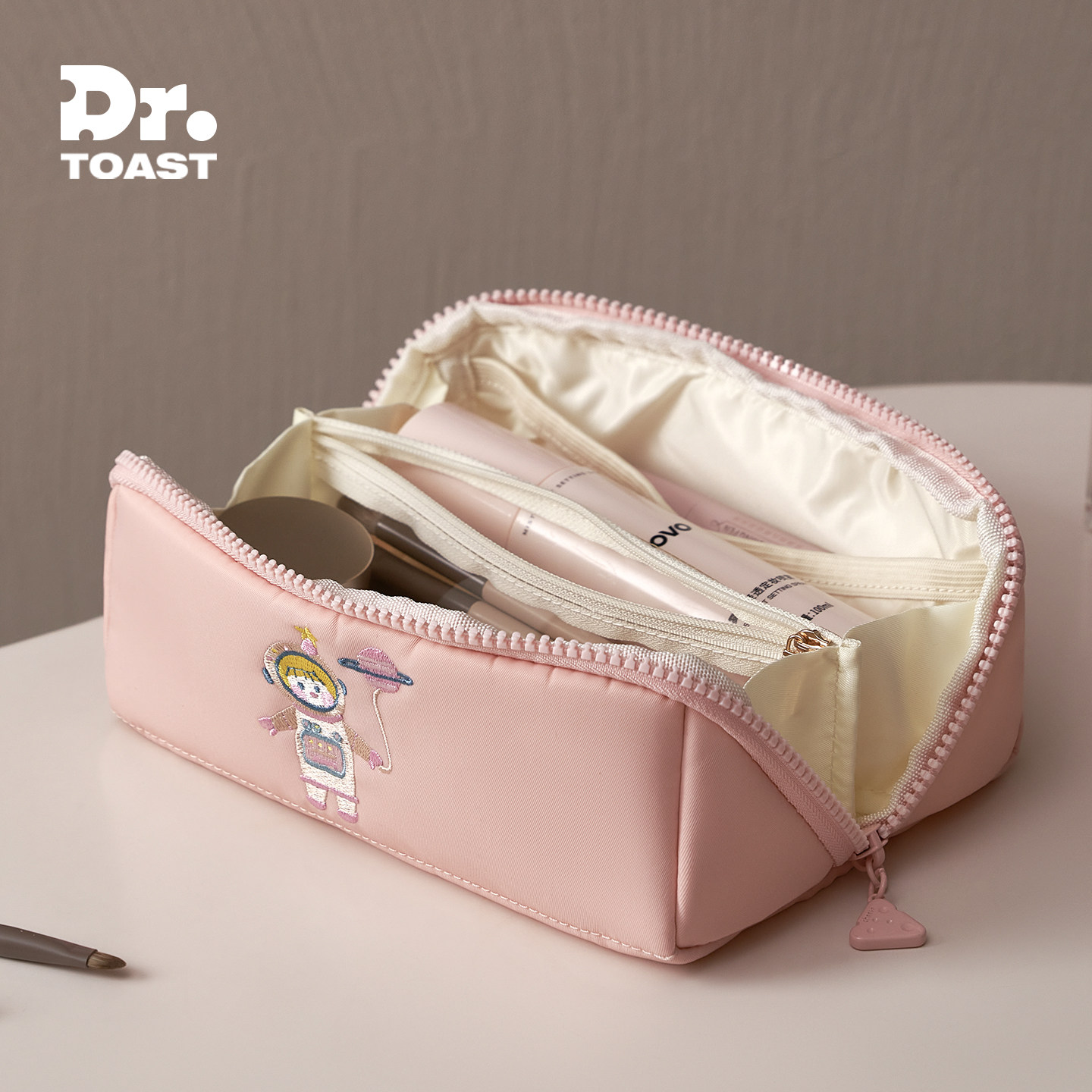 化妆包女2026新款便携式旅行中号化妆品口红粉笔刷韩国可爱收纳包