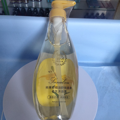 桑芙兰熊果苷精油舒爽柔滑香氛沐浴露530ml泡沫丰富清洁男女学生