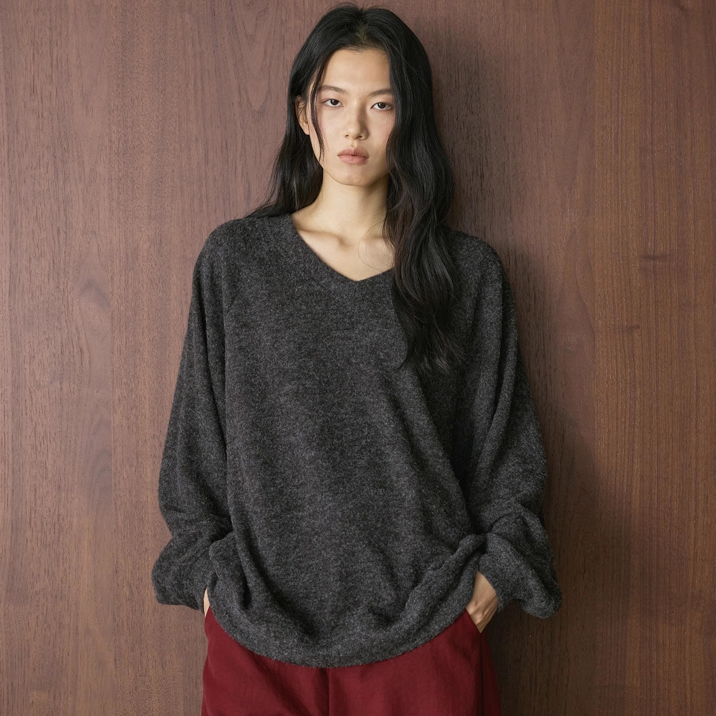 宽松舒适V领毛绒针织保暖毛衣女