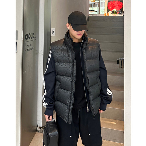 十字暗纹90白鹅绒蓬松羽绒马甲