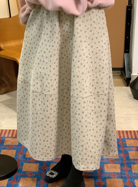 Vaoom-韩系小碎花图案松紧腰蓬蓬少女心毛呢半身裙K1639