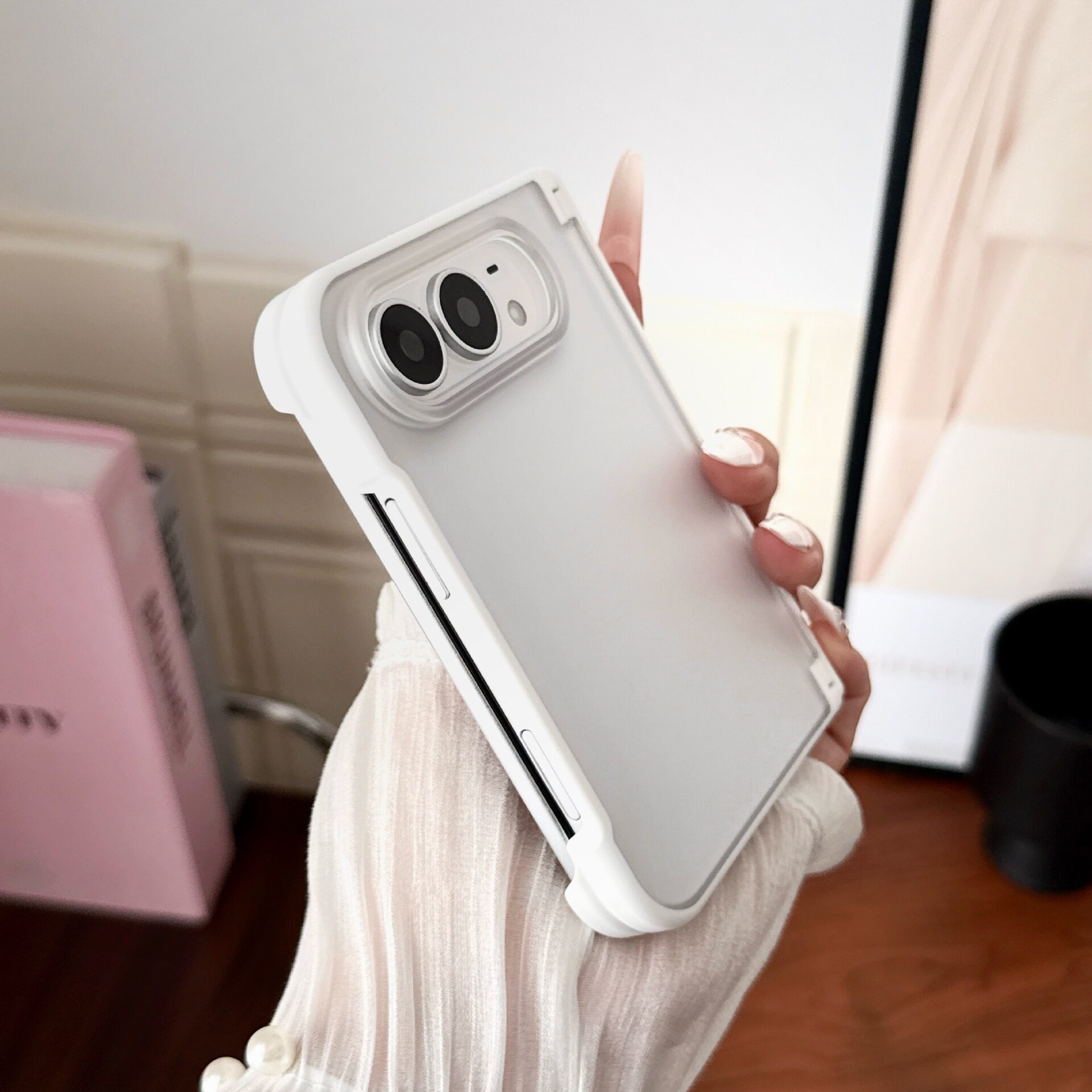 iPhone18大孔亲肤防摔手机壳