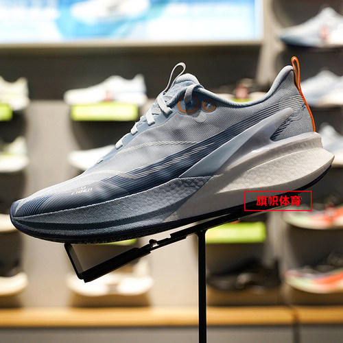 李宁赤兔8PRO反光䨻丝跑鞋