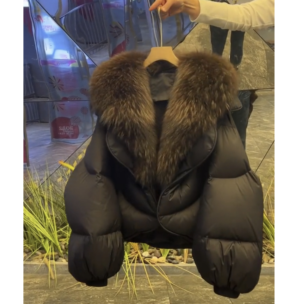 小个子黑色大毛领羽绒服短款外套