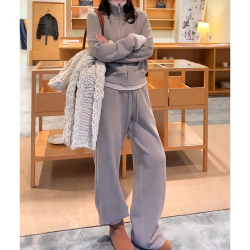休闲风浅灰色短外套直筒裤套装女