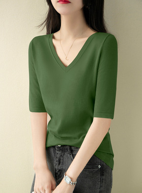 复古绿色V领露锁骨设计感中袖针织衫宽松上衣女秋季新款通勤毛衣
