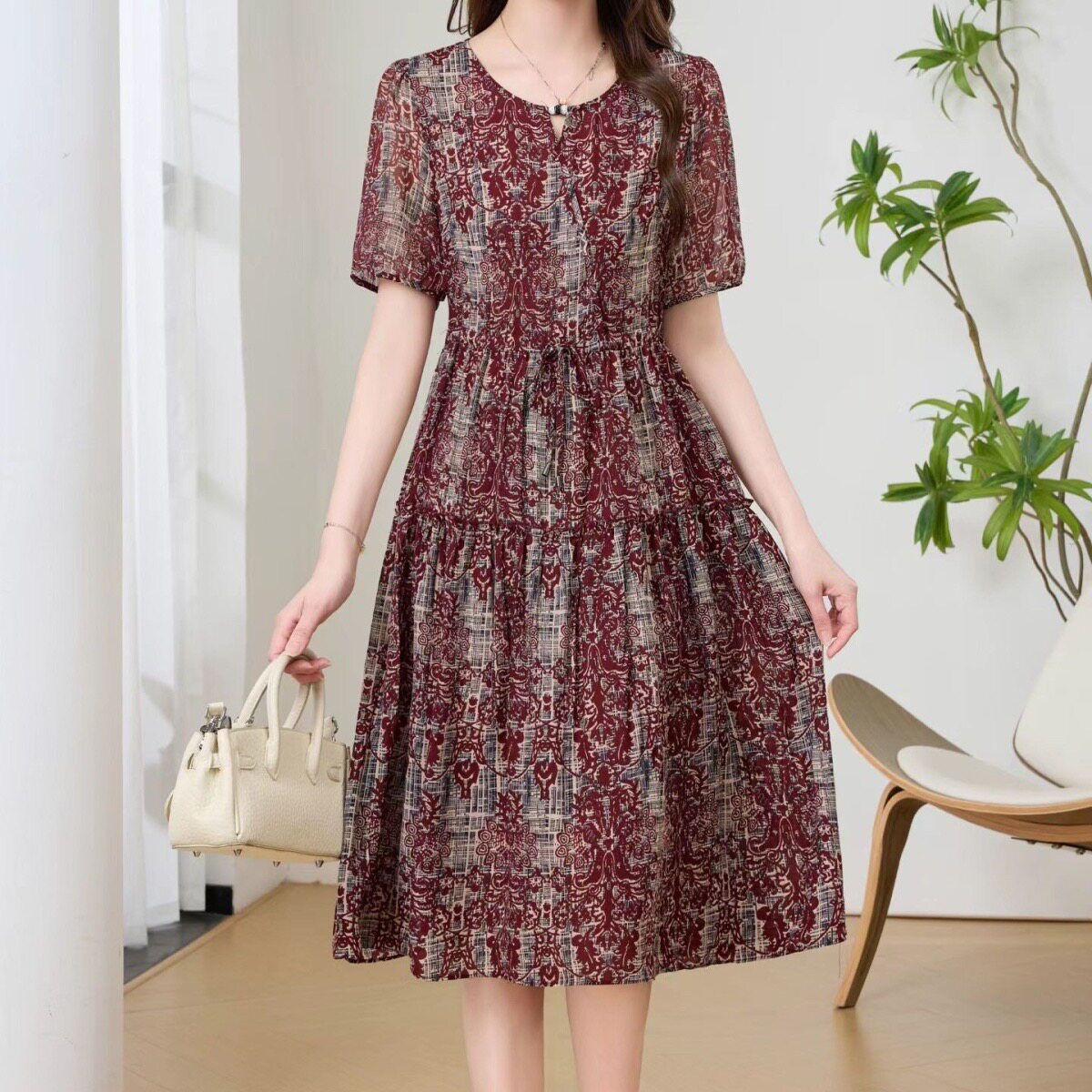 妈妈夏装连衣裙2026新款中老年女夏季洋气碎花裙子中长款宽松大码