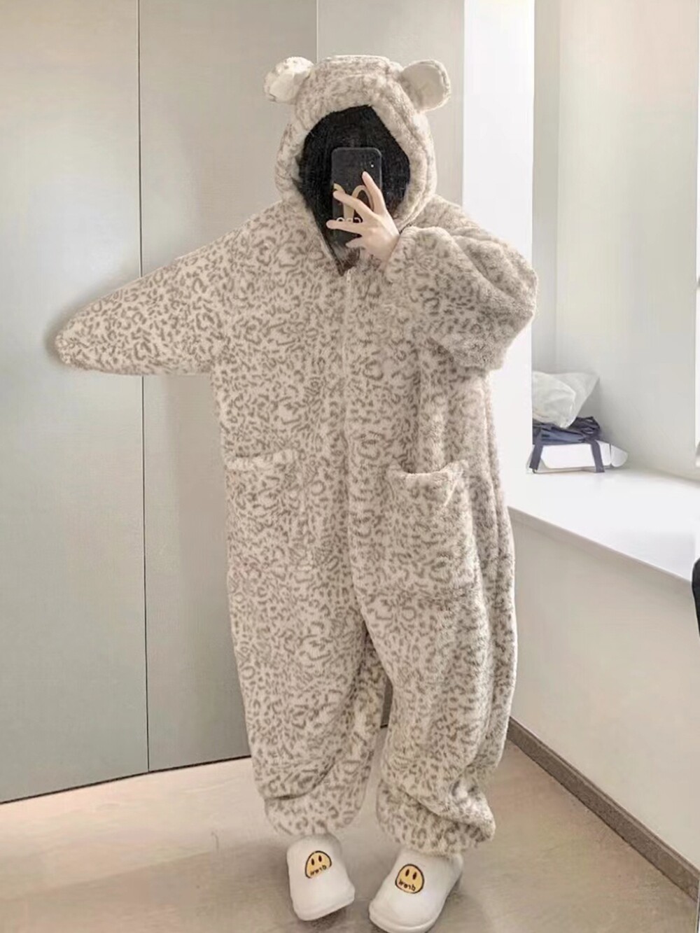 CUTE LEOPARD PRINT ONE-PIECE CORAL VELVET PAJAMAS WOMENS WINTER 2024 NEW HOODED PLUS SIZE LOUNGEWEAR TO WEAR OUTSIDE WINTER