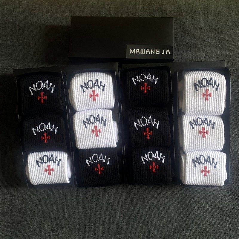 3双盒装运动潮牌noah经典十字架袜子黑白运动纯色情侣中筒袜男女