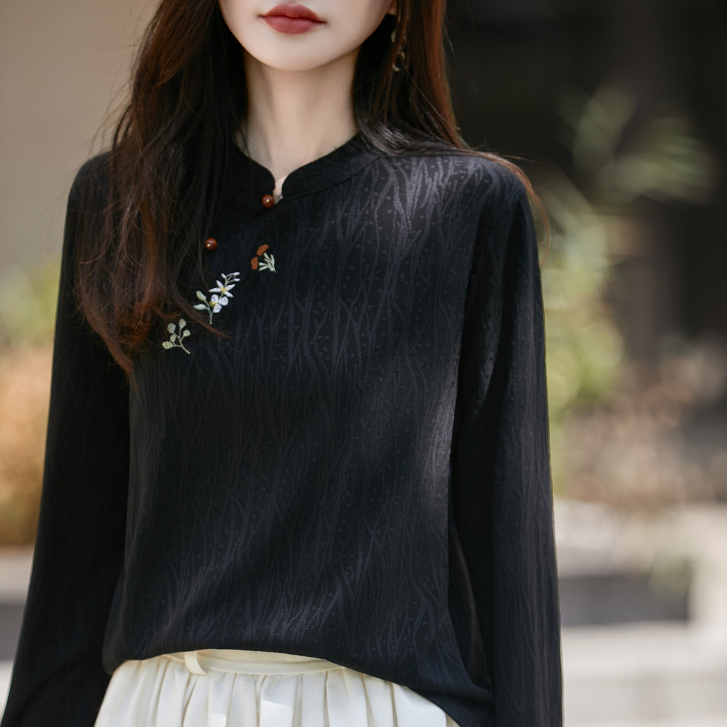 春秋新中式国风盘扣刺绣长袖T恤女2026新款复古衬衫显瘦打底上衣