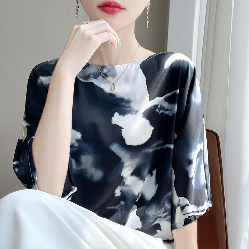 特价款复古水墨画印花缎面真丝短袖T恤女一字领冰丝半袖薄款上衣