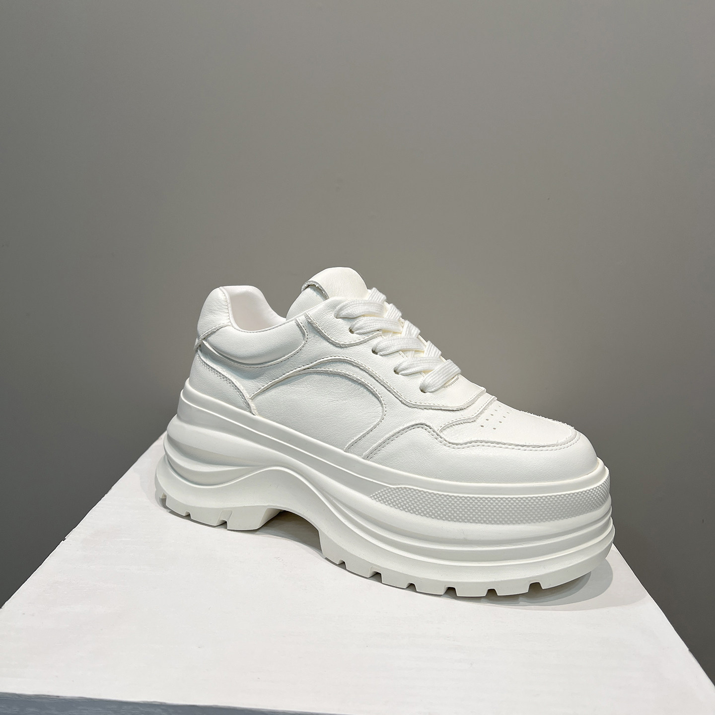 2026春夏新款真皮小白鞋欧货小众真皮小个子增高8cm厚底休闲鞋女